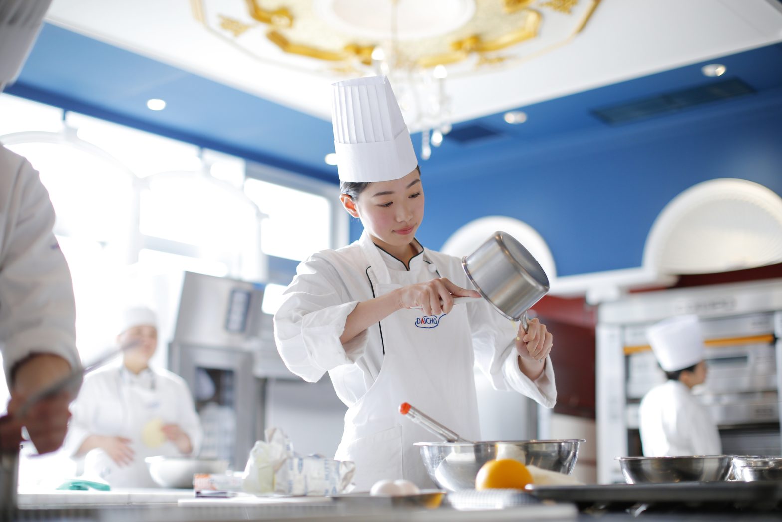 進学資金で諦めないでください!入学前準備金を抑えて入学できるプランのご紹介ニュース&トピックス|学校法人村川学園|大阪調理製菓専門学校